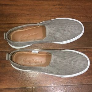 Brand new Tommy Bahama sneakers.Size 8